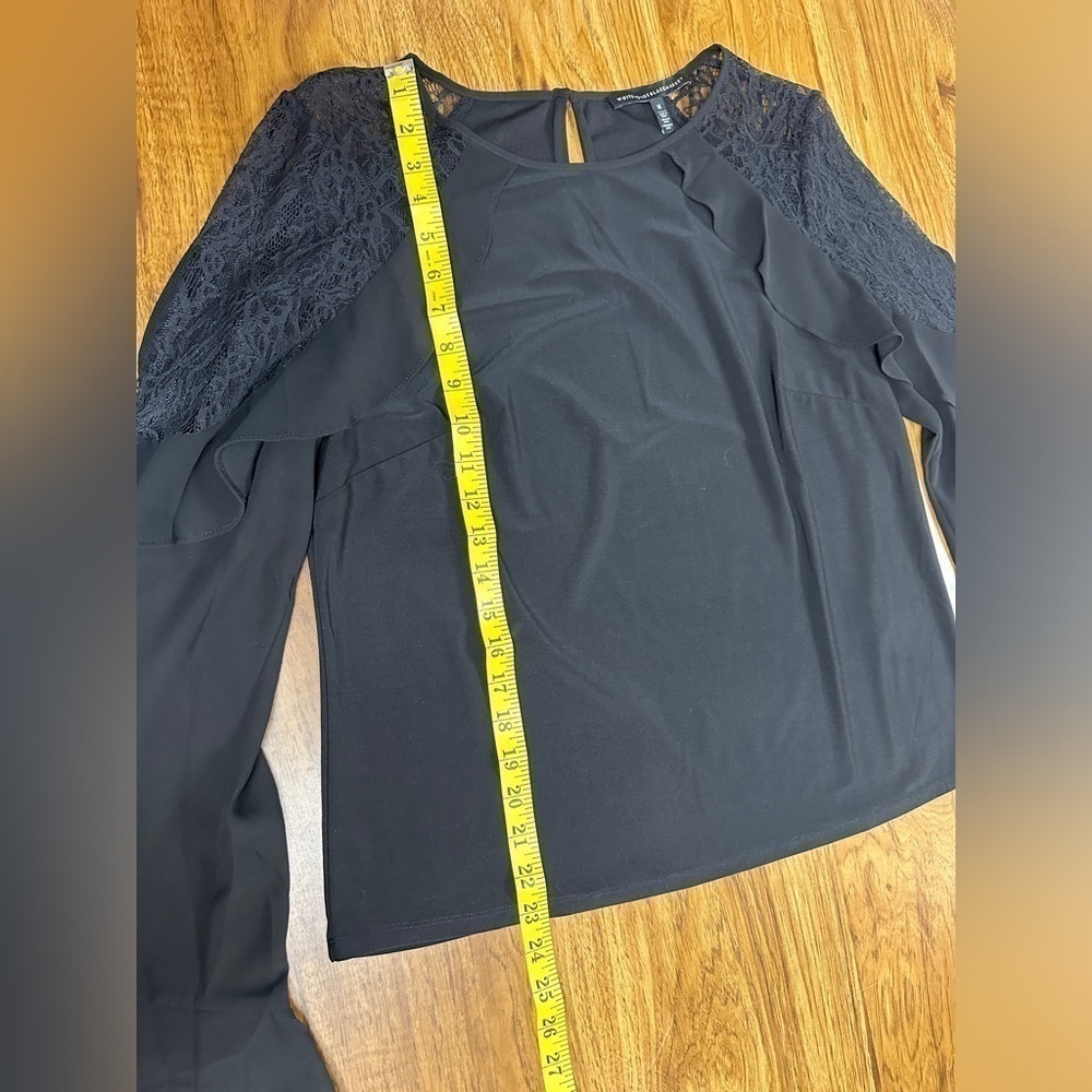 White House Black Market Black Long Sleeves Lace & Ruffle Shoulders Women’s Sz M - Picture 4 of 8